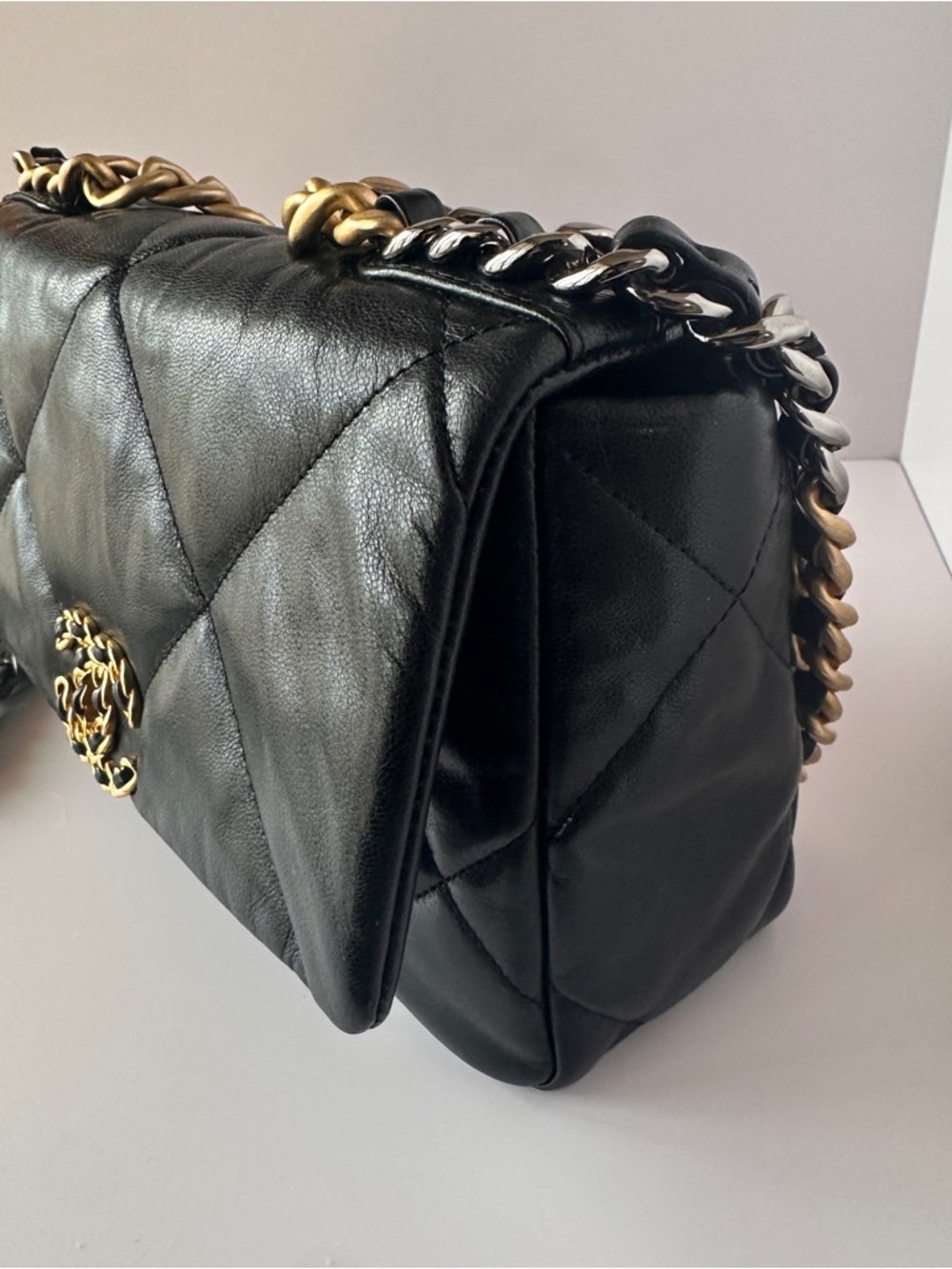 CHANEL 19 Medium Flap Black Goatskin | Excellent | Full Set | Authenticated - Picture 7 of 17